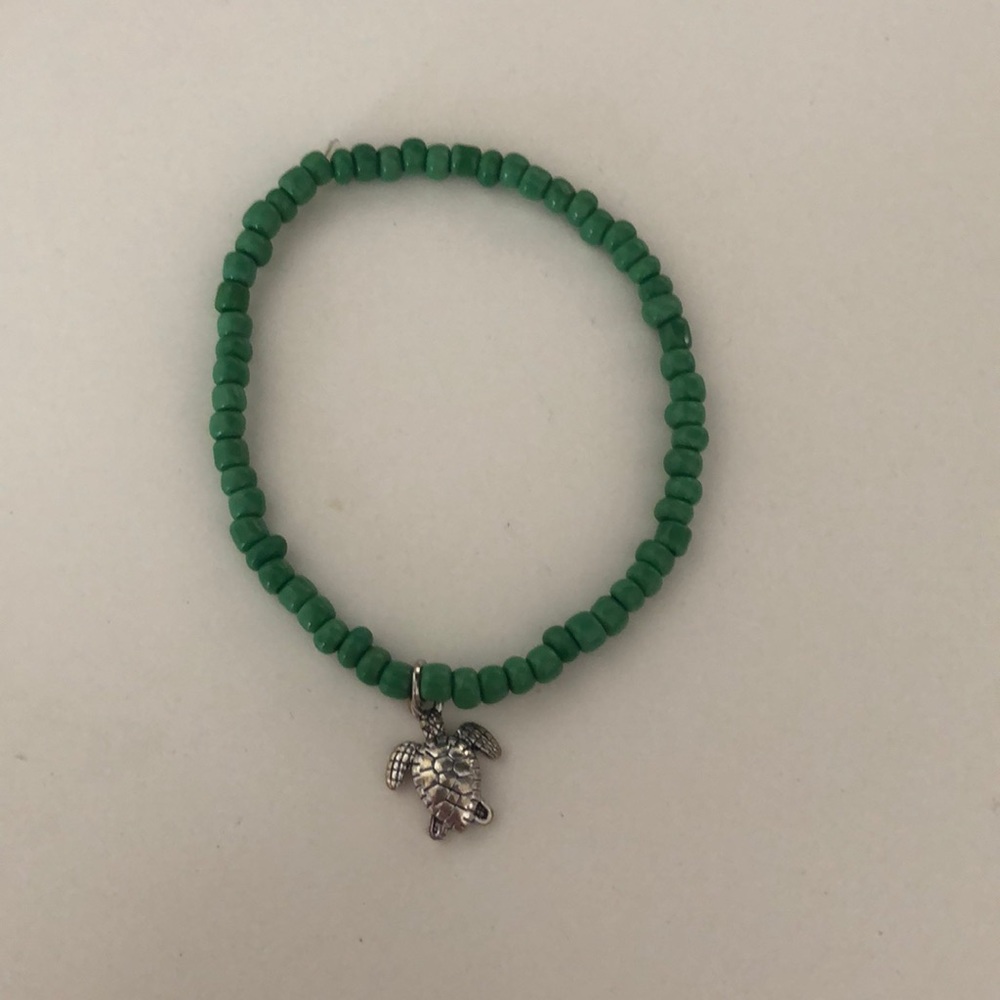 Green turtle charm bracelet